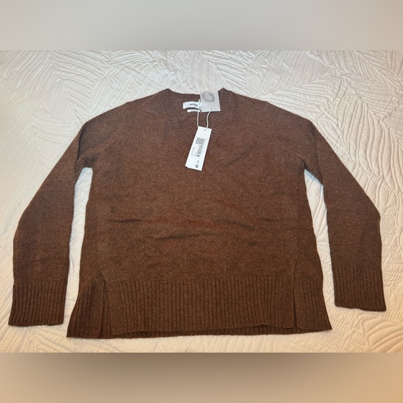 Notshy cashmere long sleeve v neck with slits - Picture 1 of 6